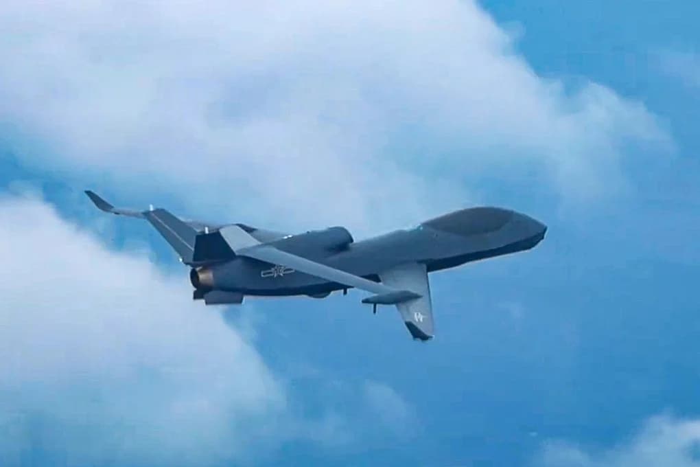 Chengdu WZ-7 Soaring Dragon