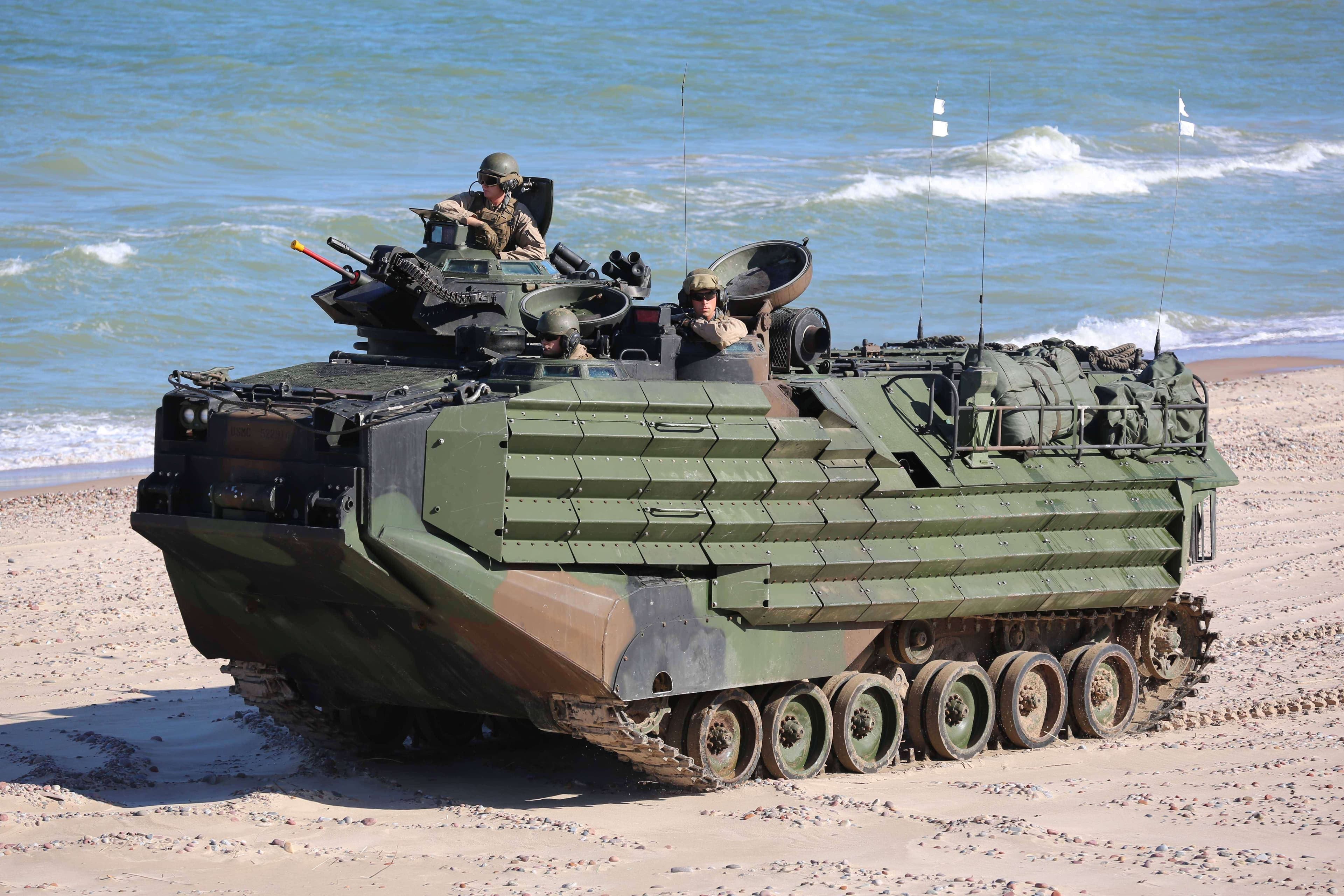 AAV-7A1 (AMTRAC)